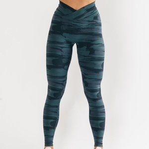 Alphalete Surface Power Leggings in Blue Canvas Camo
